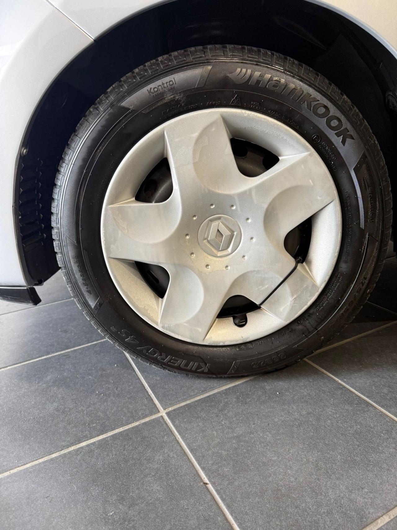 Renault Twingo 1.2 -BENZINA-NEOPATENTATI