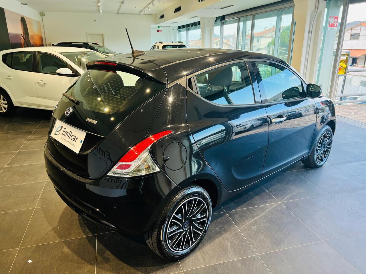 Lancia Ypsilon 1.0 FireFly 5 porte S&S Hybryd Gold