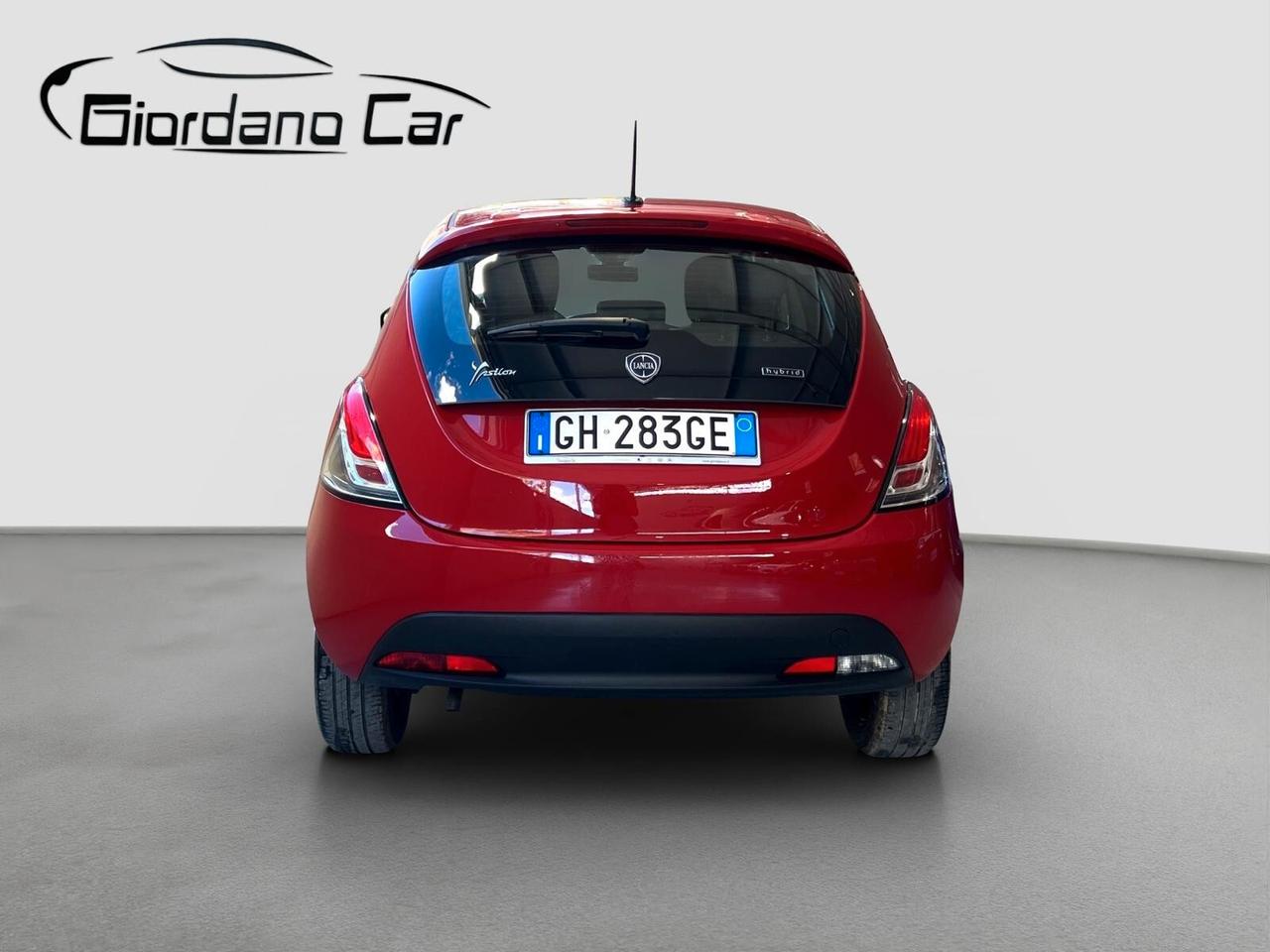 Lancia Ypsilon 1.0 FireFly 5 porte S&S Hybrid Ecochic Silver