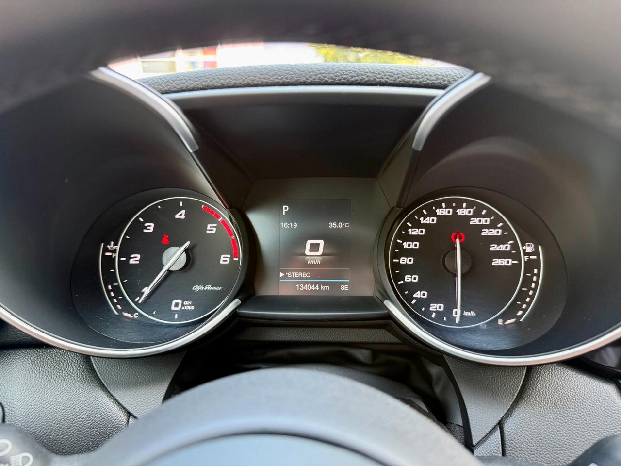Alfa Romeo Giulia 2.2 t Business Sport Launch Edition 180cv auto