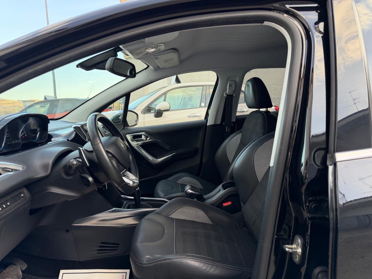 Peugeot 2008 1.6 e-HDi 92CV Allure - CAMBIO AUTOMATICO