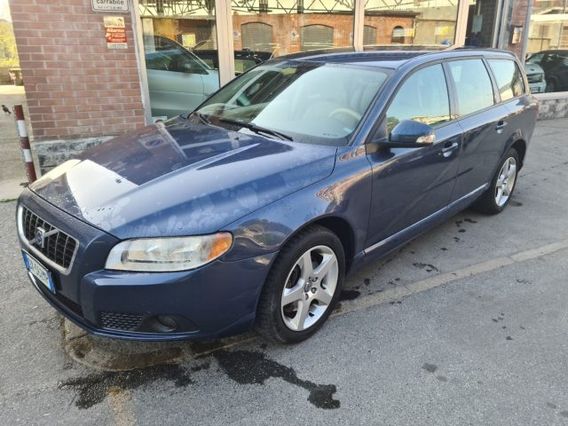 VOLVO V70 2.4 D Kinetic