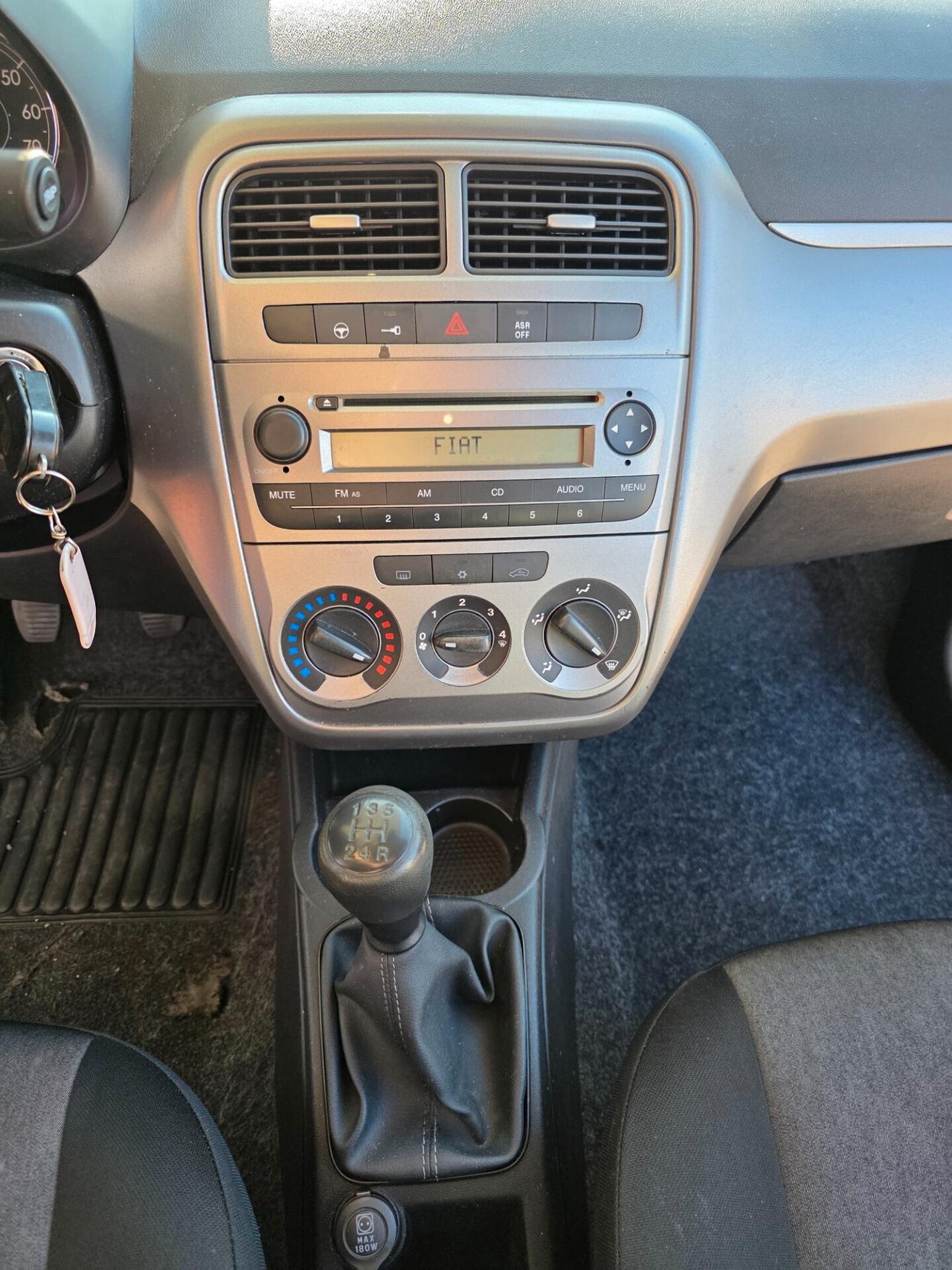 Fiat Qubo 1.3 MJT 75 CV Autocarro Van 4 posti con 287.000km