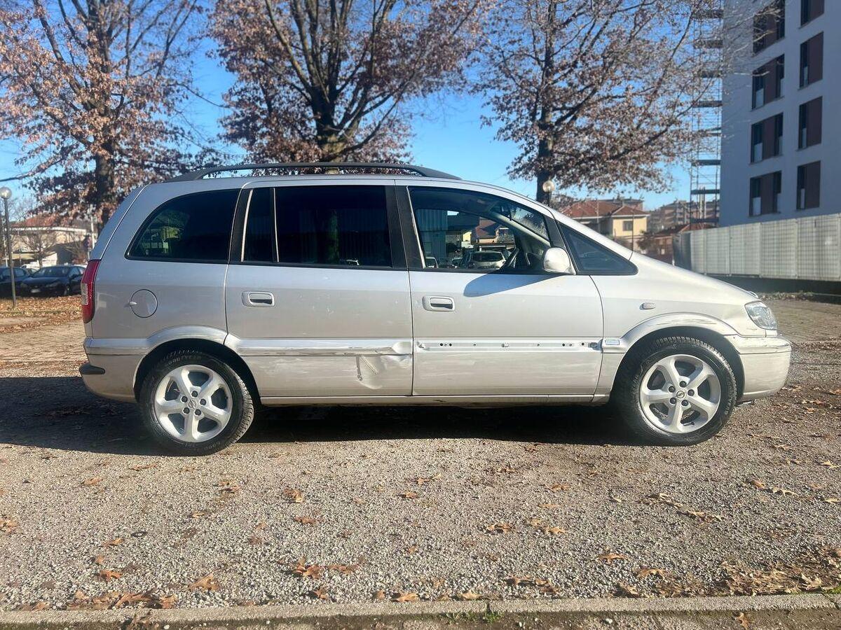 Opel Zafira Zafira 1.8 16v Sport Design 7 POSTI!