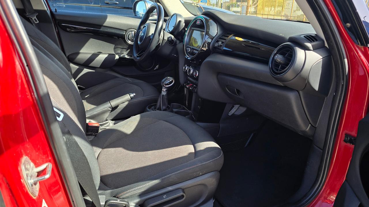 Mini Cooper D 1.5 Business 5p