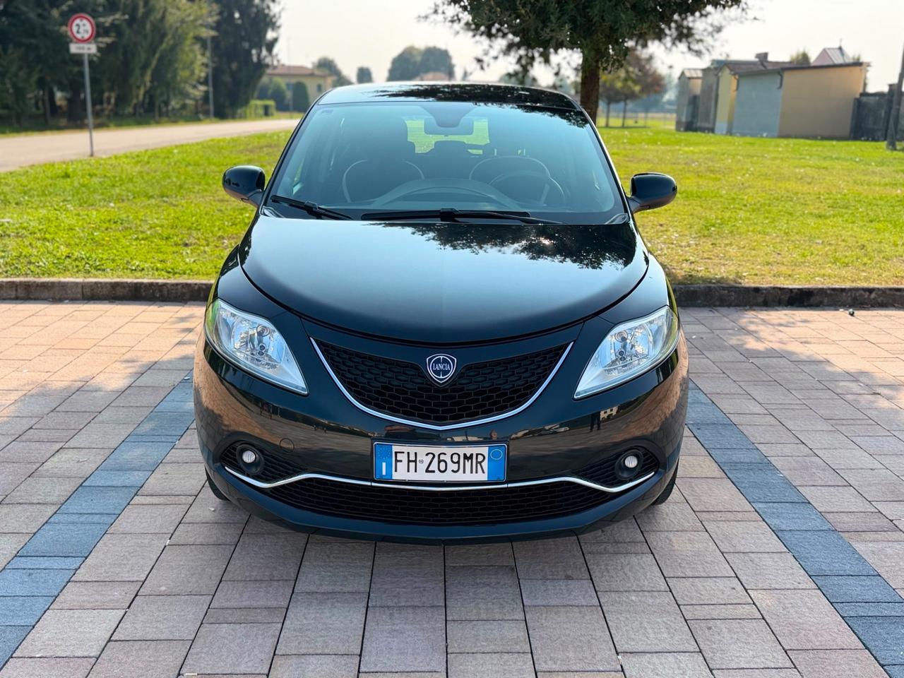 Lancia Ypsilon 1.2 69 CV 5 porte Platinum
