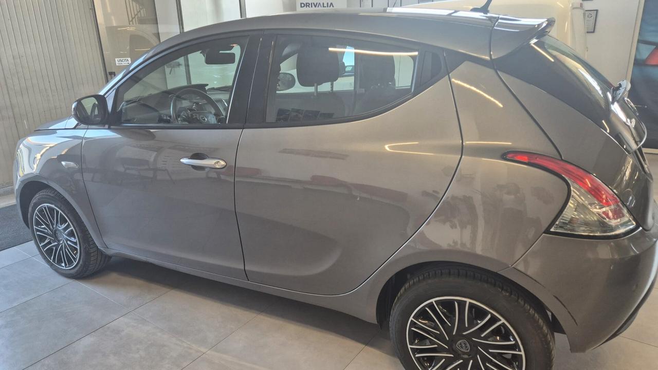 Lancia Ypsilon 1.0 FireFly 5 porte S&S Hybrid Ecochic Gold