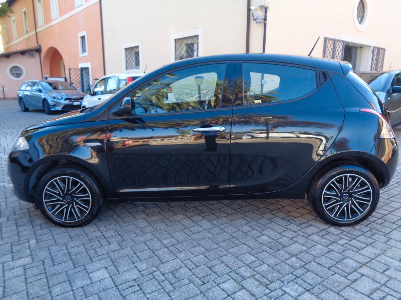Lancia Ypsilon 1.0 FireFly 5 posti S&S Hybrid Silver