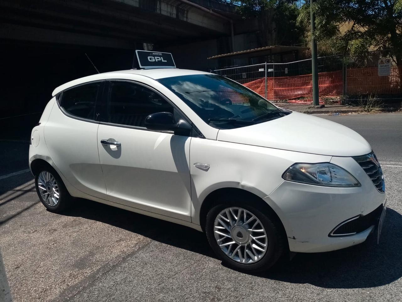 Lancia Ypsilon 0.9 TwinAir 85 CV 5 porte S&S Platinum
