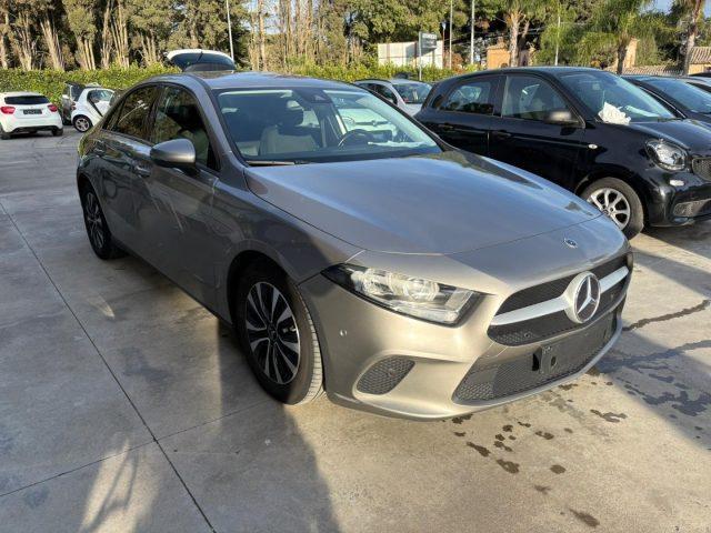 MERCEDES-BENZ A 180 d