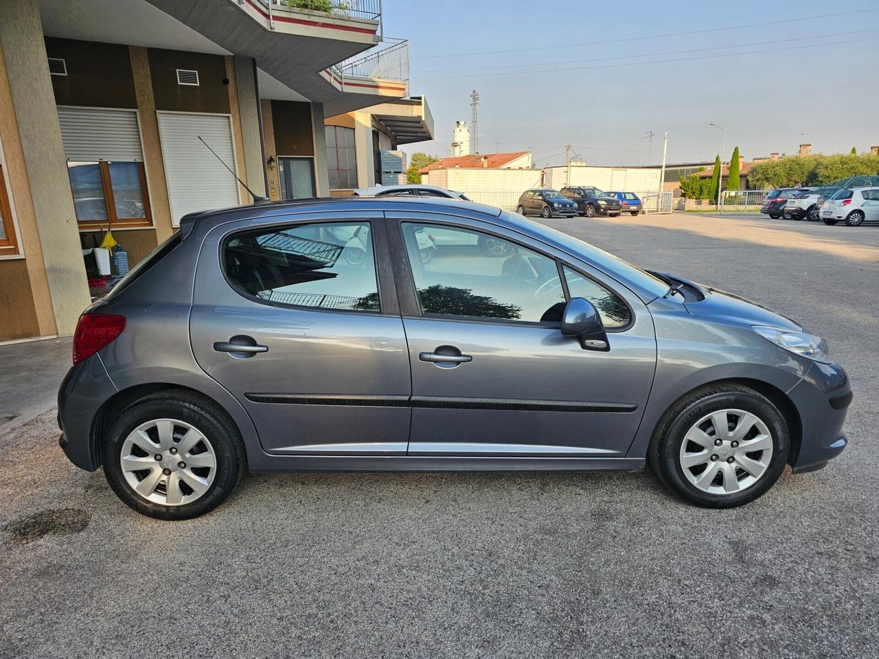 Peugeot 207 1.4 8V 75CV 5p. GPL