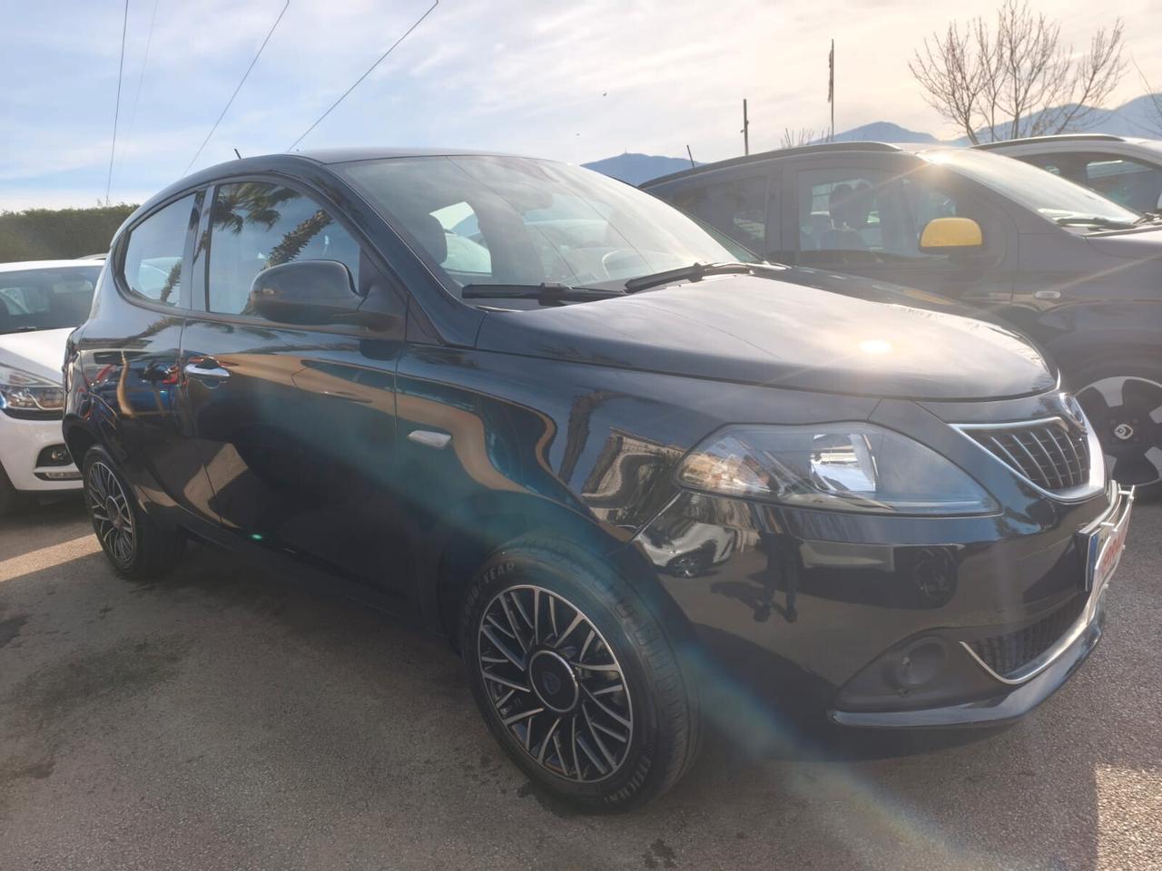 Lancia Ypsilon 1.0 70CV HYBRID PLATINUM