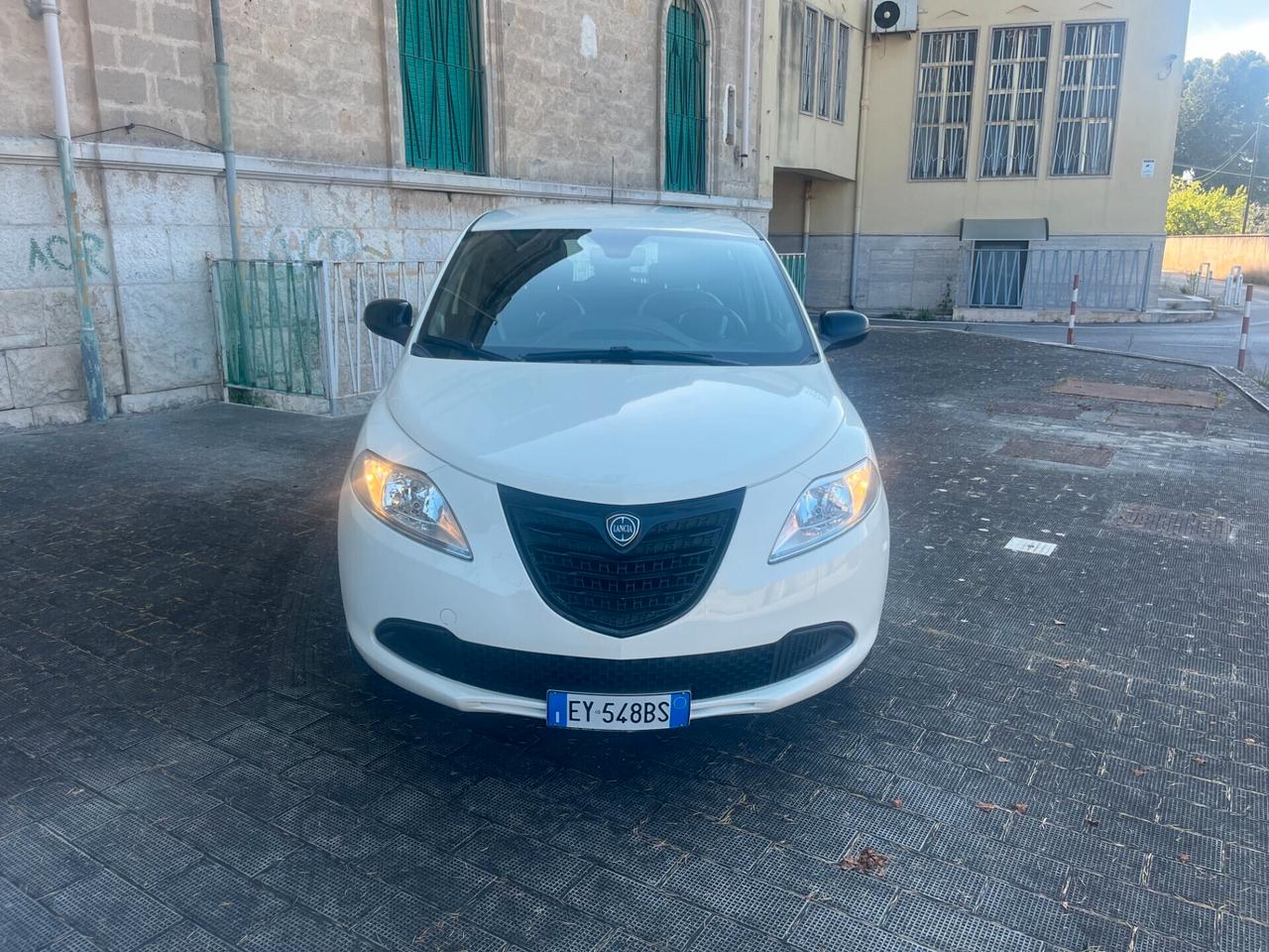 Lancia Ypsilon 1.2 69 CV 5 porte X NeoPatentati