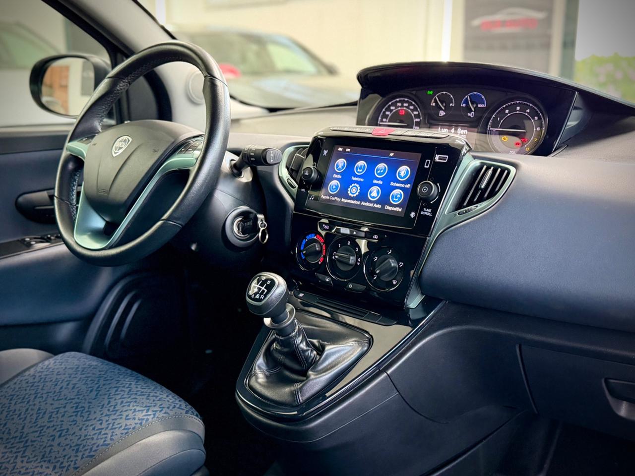Lancia Ypsilon 1.0 FireFly 5 porte S&S Hybrid Gold