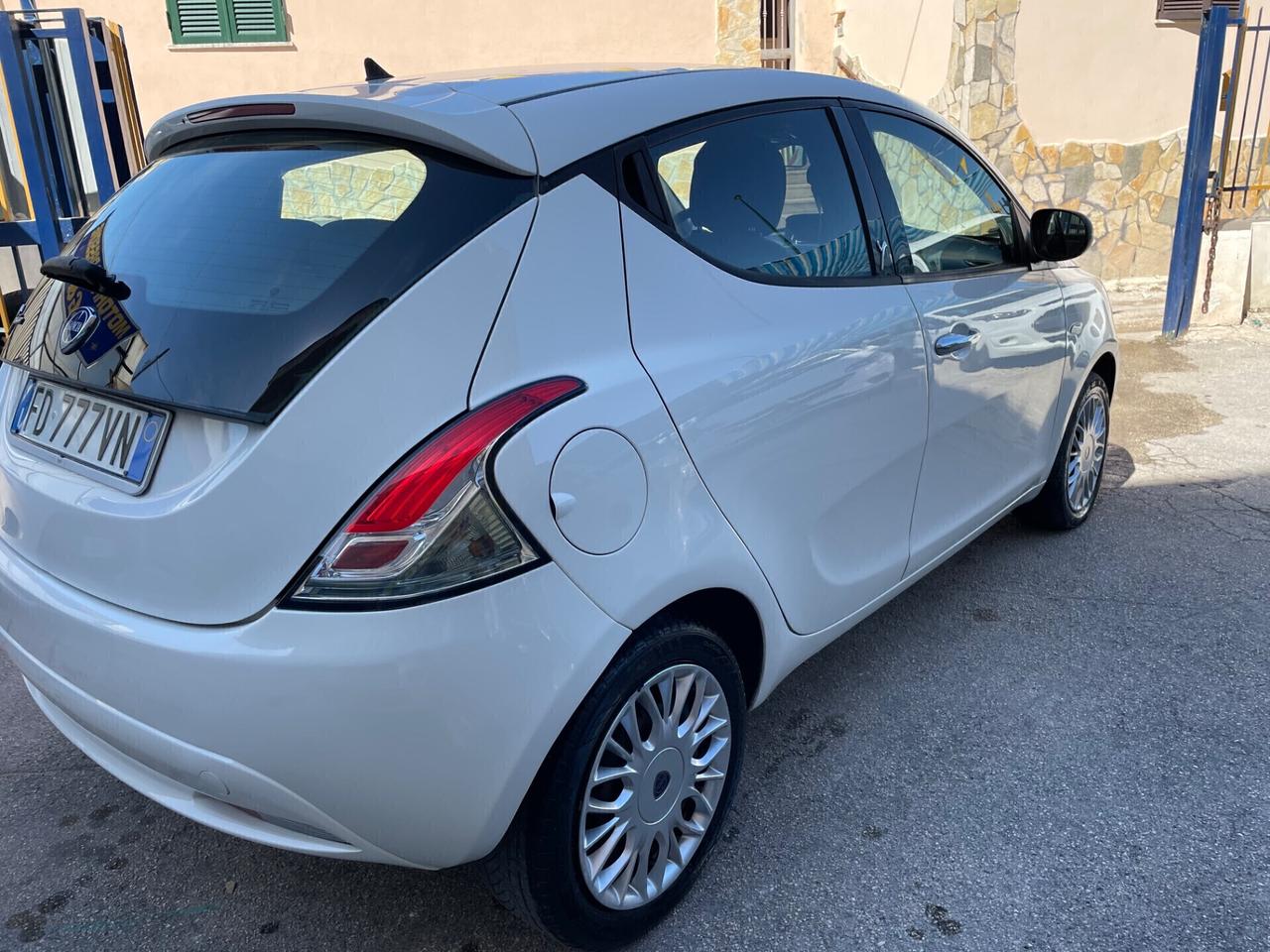 Lancia Ypsilon 1.2 69 CV 5 porte Gold