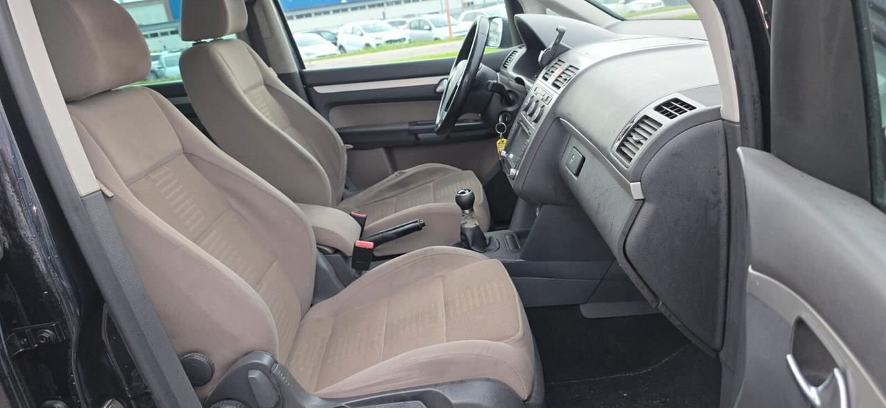 Volkswagen Touran 2.0 16V TDI Highline 5 posti neop