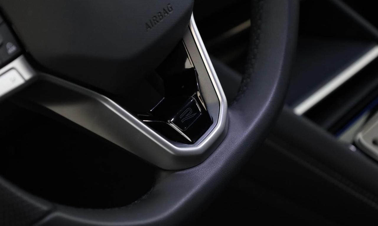 Volkswagen Tiguan 2.0TDi DSG R Line Navi Tetto Cerchi neri