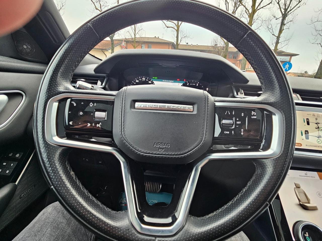 Range Velar 3.0D l6 300 CV R-Dynamic HSE STRAFULL