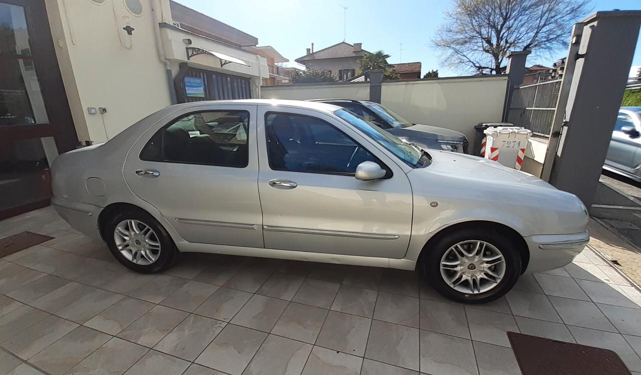 Lancia Lybra berlina 1.6i 16V YOUNGTIMER GPL