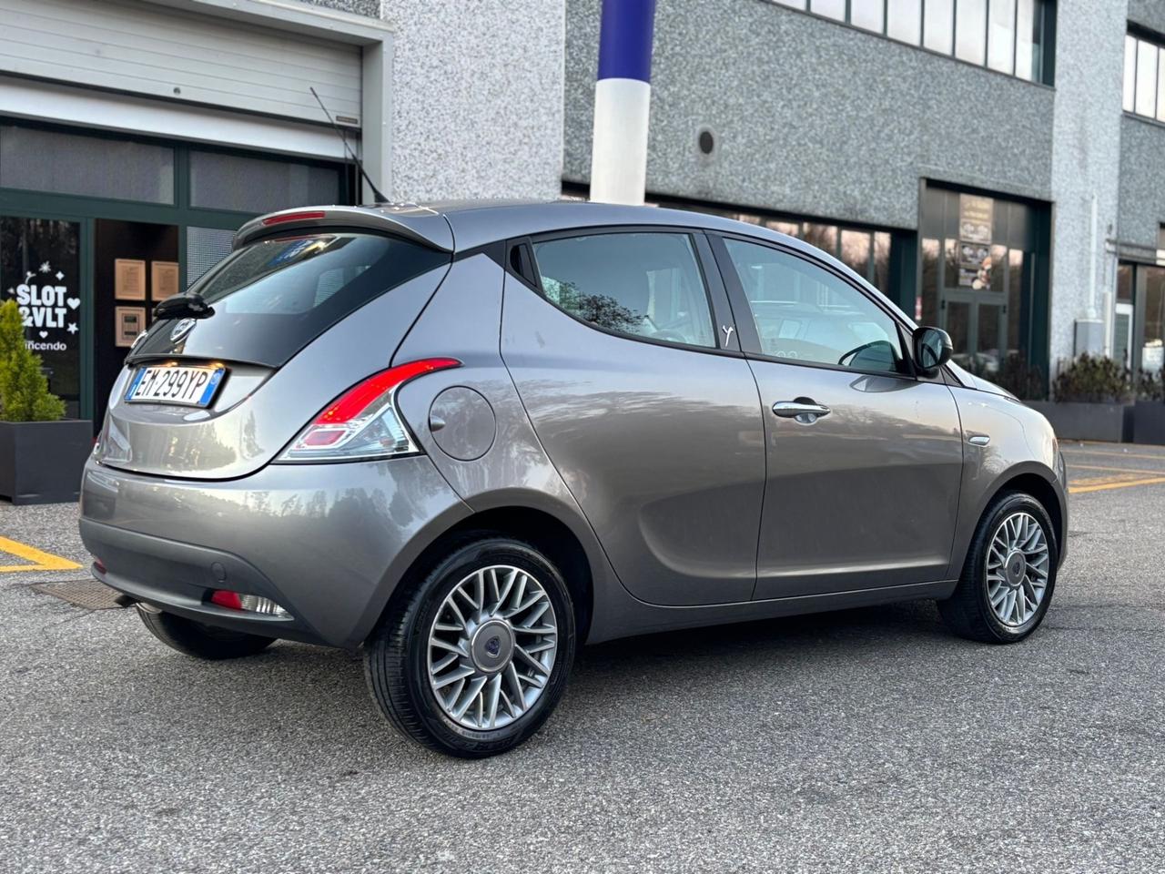 Lancia Ypsilon 1.2 69 CV 5 porte S&S Platinum