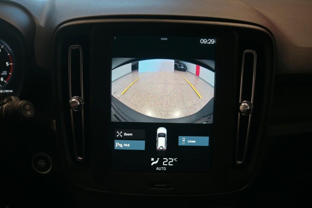 VOLVO XC40 2.0D D3 150CV 6M. MOMENTUM CORE ( FARI LED - COCKPIT - CRUISE - MIRROR - NAVI - SENSORI POST. - TELECAMERA POST. )