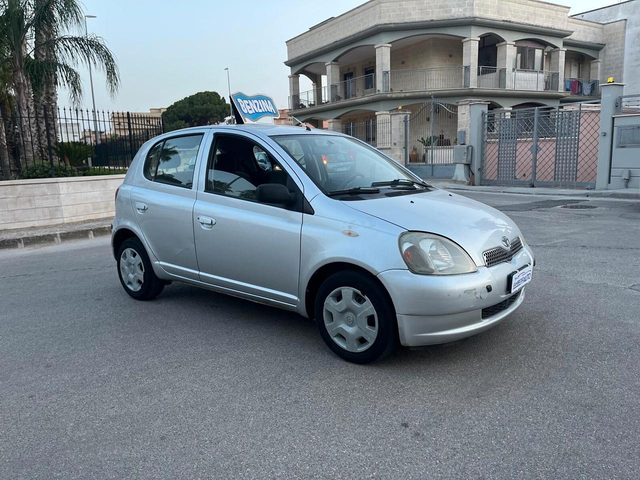Toyota Yaris 1.0 benzina 5 porte Clima+Idroguida