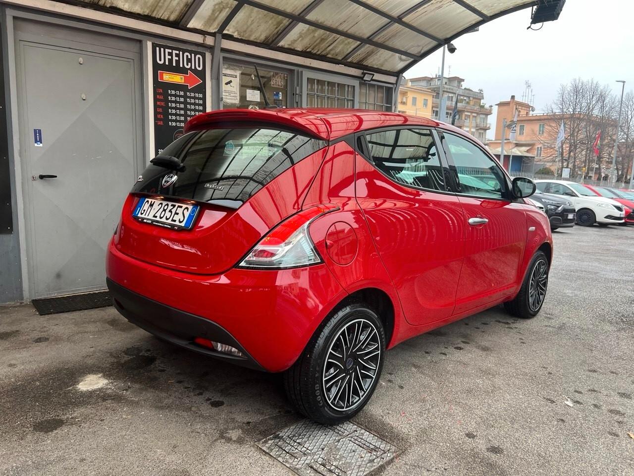 Lancia Ypsilon 1.0 FireFly 5 porte S&S Hybrid Silver Plus