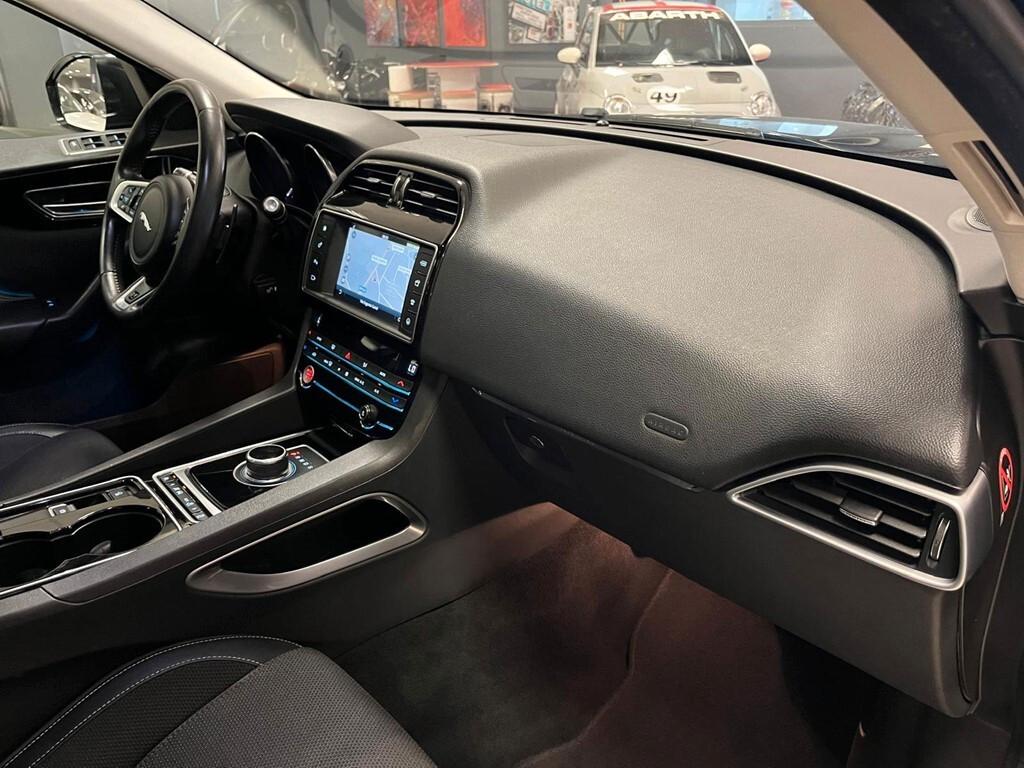 Jaguar F-Pace 2.0 D 180 CV AWD R-Sport