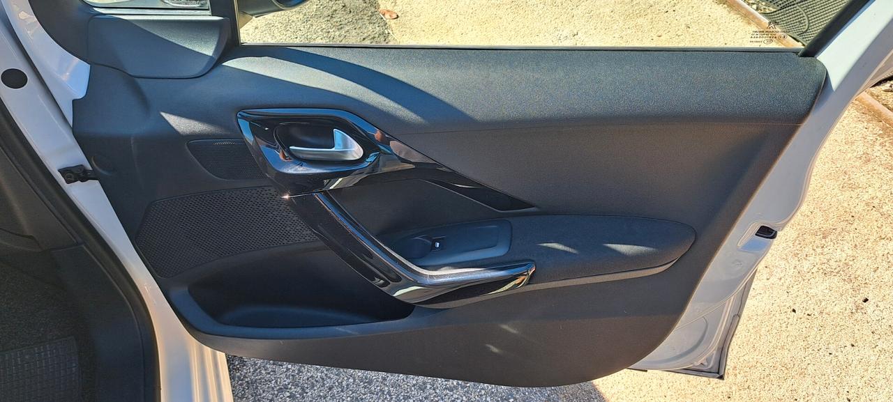 Peugeot 208 1.4 HDi 68 CV 5 porte Allure