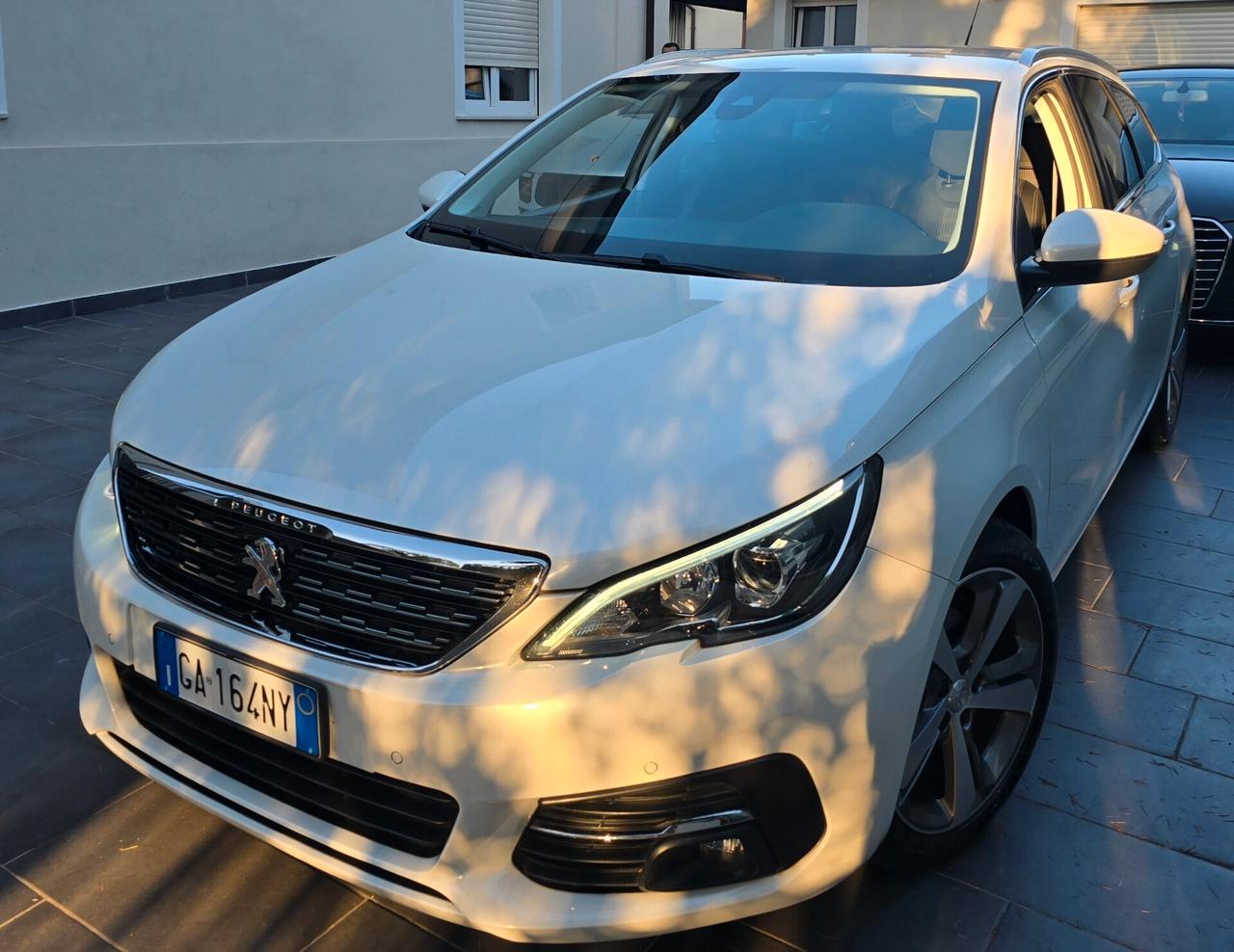 Peugeot 308 BlueHDi 130 S&S SW Allure