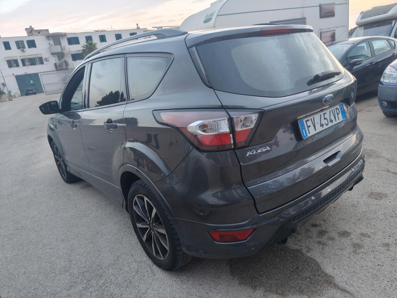 Ford Kuga 1.5 TDCI 120 CV S&S 2WD ST-Line