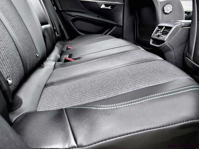 PEUGEOT 3008 BlueHDi 130 S&S Allure