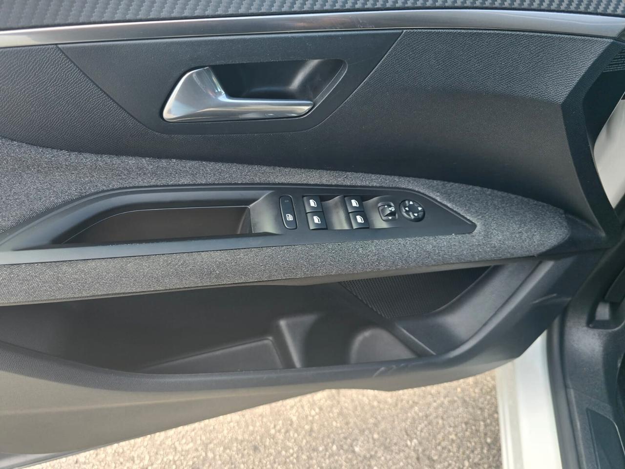 Peugeot 3008 BlueHDi 130 S&S Business