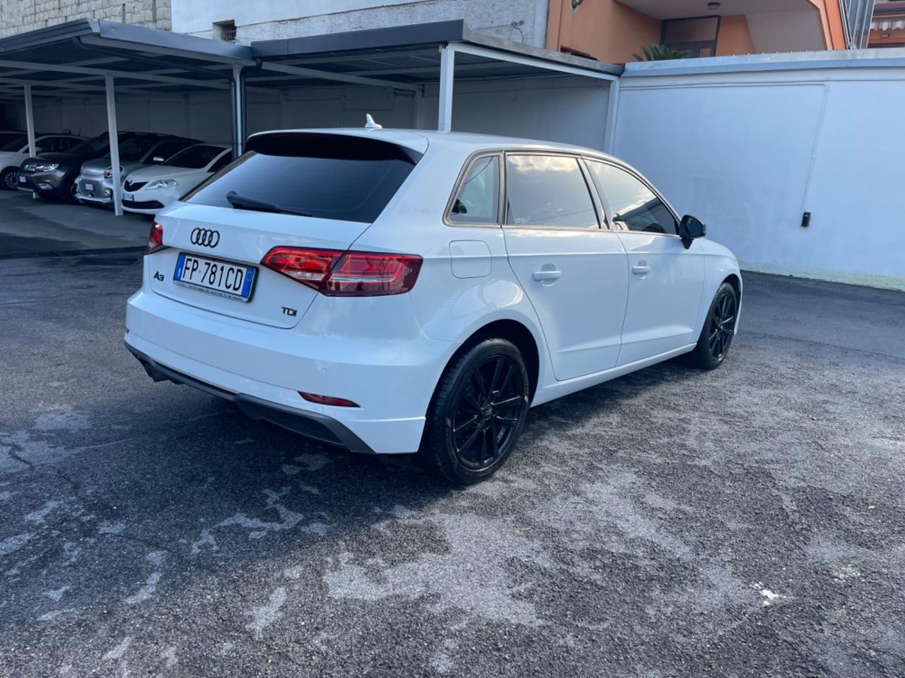 Audi A3 SPB 2.0 TDI S tronic Sport (IDENTITY BLACK)