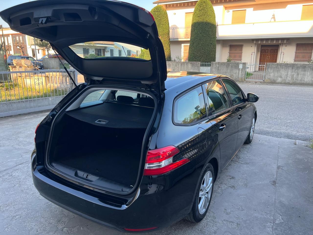 Peugeot 308 1.6 e-HDi Diesel 6MARCE POCHI KM