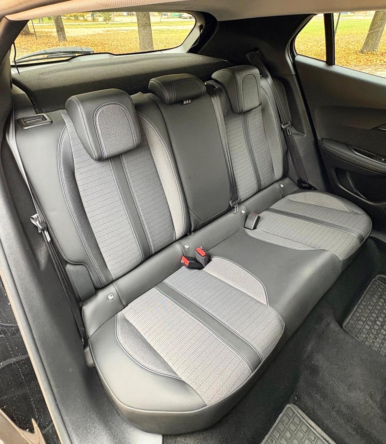 Peugeot 2008 PureTech 100 S&S Allure Pack