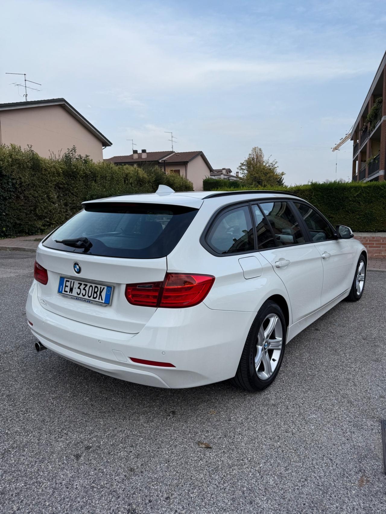Bmw 318 d Luxury con soli 127000km