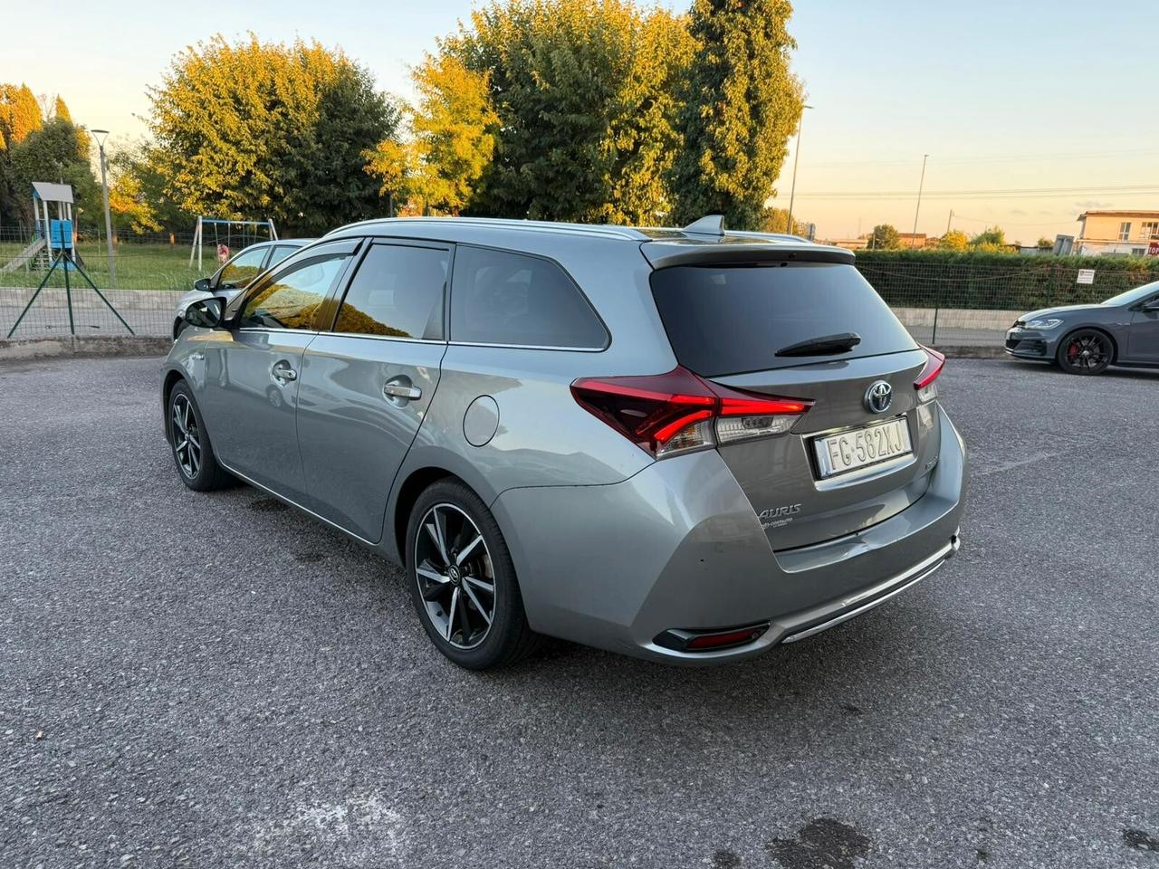 Toyota Auris Touring Sports 1.8 Hybrid Lounge