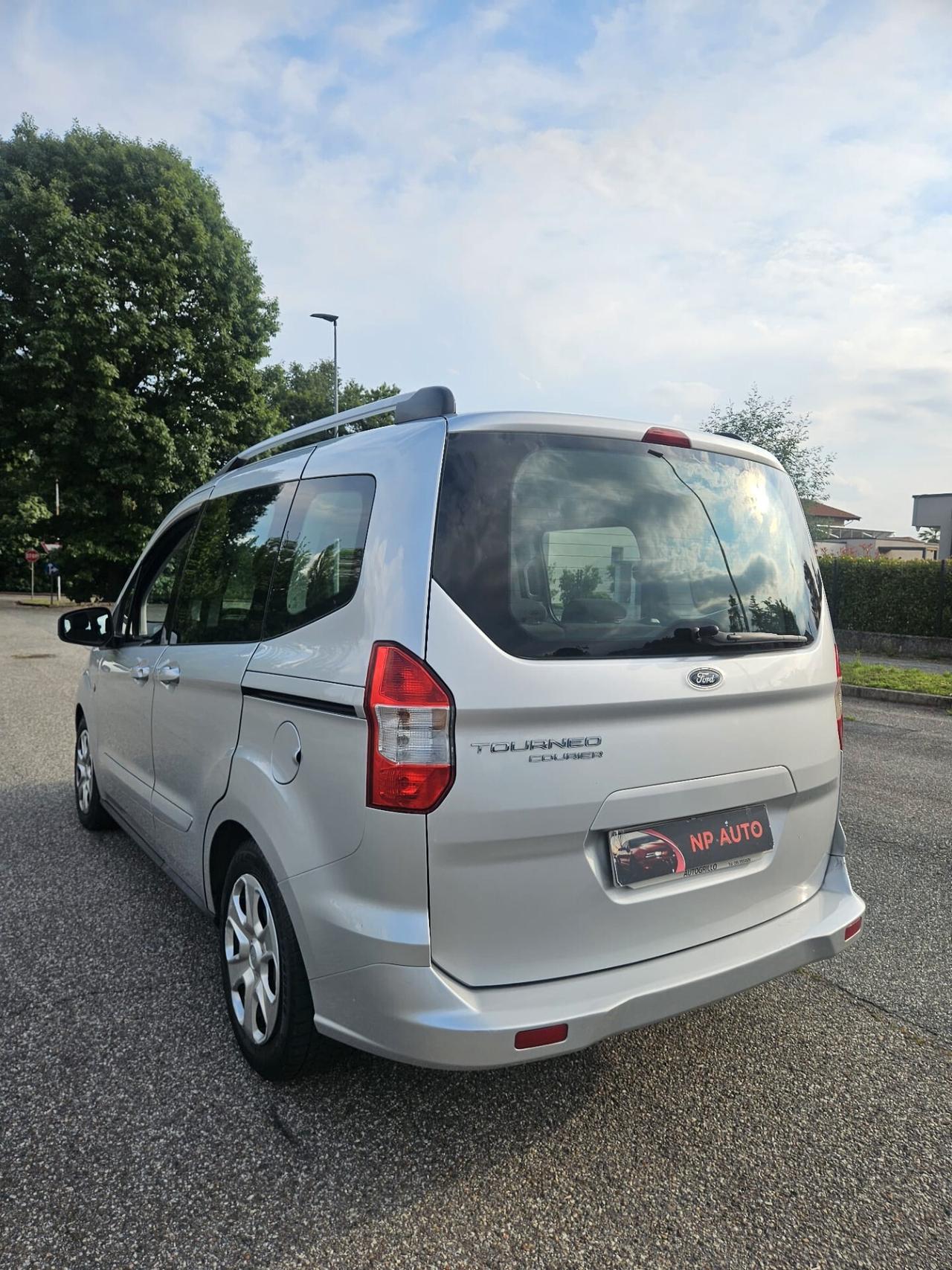 Ford Tourneo Courier 1.5 Titanium