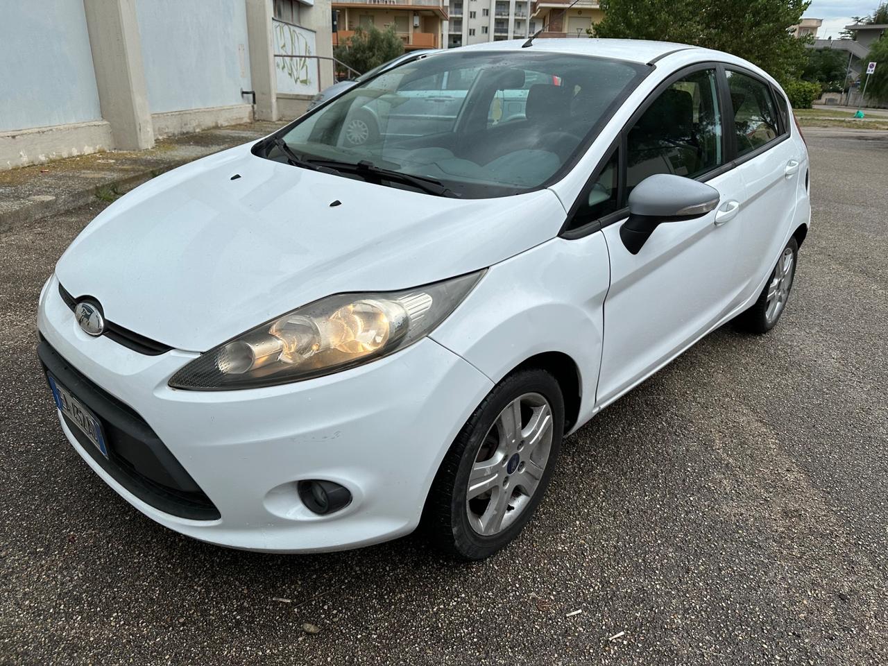 Ford Fiesta 1.2 82 CV 5 porte Titanium 2010 neopatentati