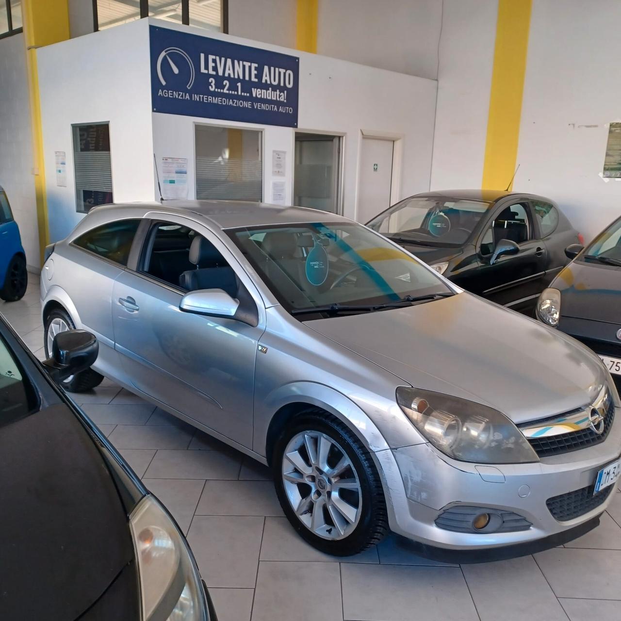ASTRA 1.7 GT PER GLI AMANTI DELLE AUTO SPORTIVA