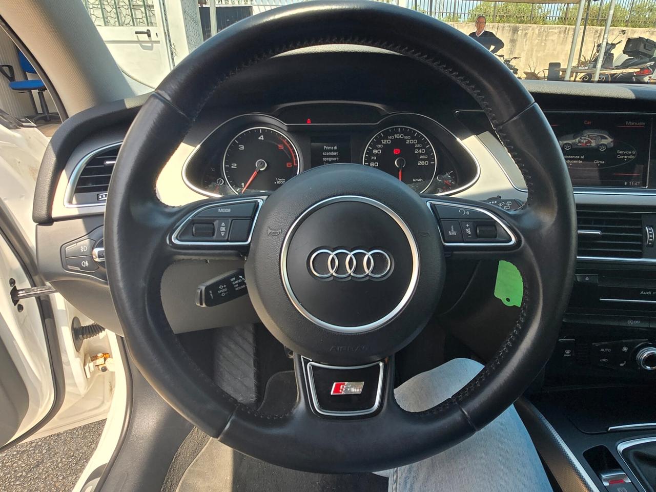 Audi A4 Avant 2.0 TDI 143CV del 2012 gancio traino omologato
