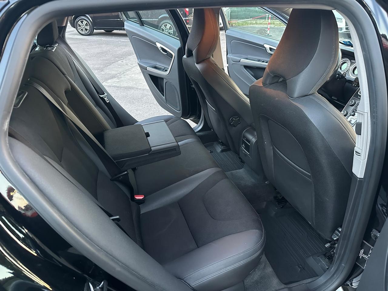 Volvo V60 D5 Geartronic Momentum 2012