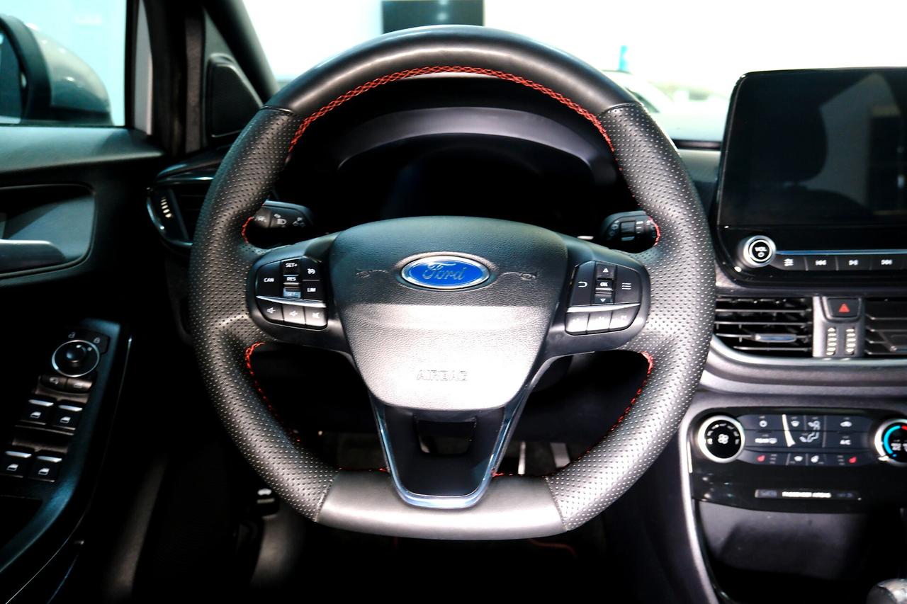 Ford Puma ST LINE HYBRID 125cv COCKPIT