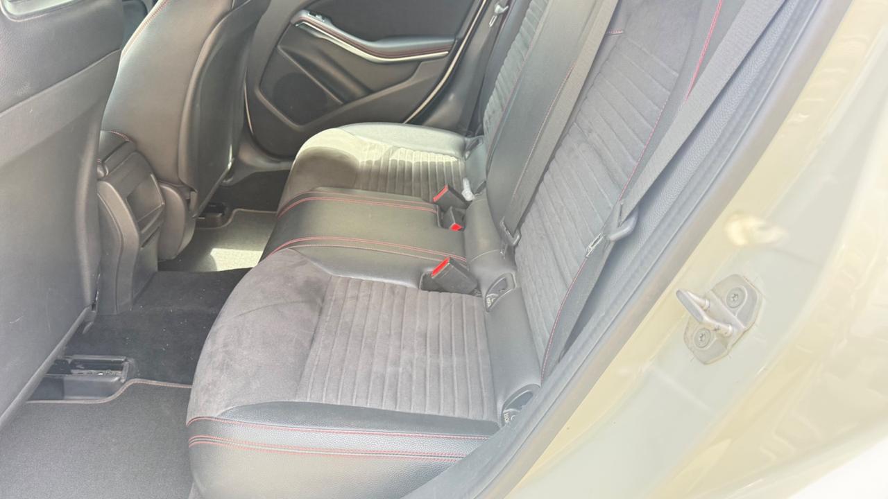 Mercedes-benz A 200 d Automatic Premium LED PDC ALCANTARA NAVI BLUETOOTH