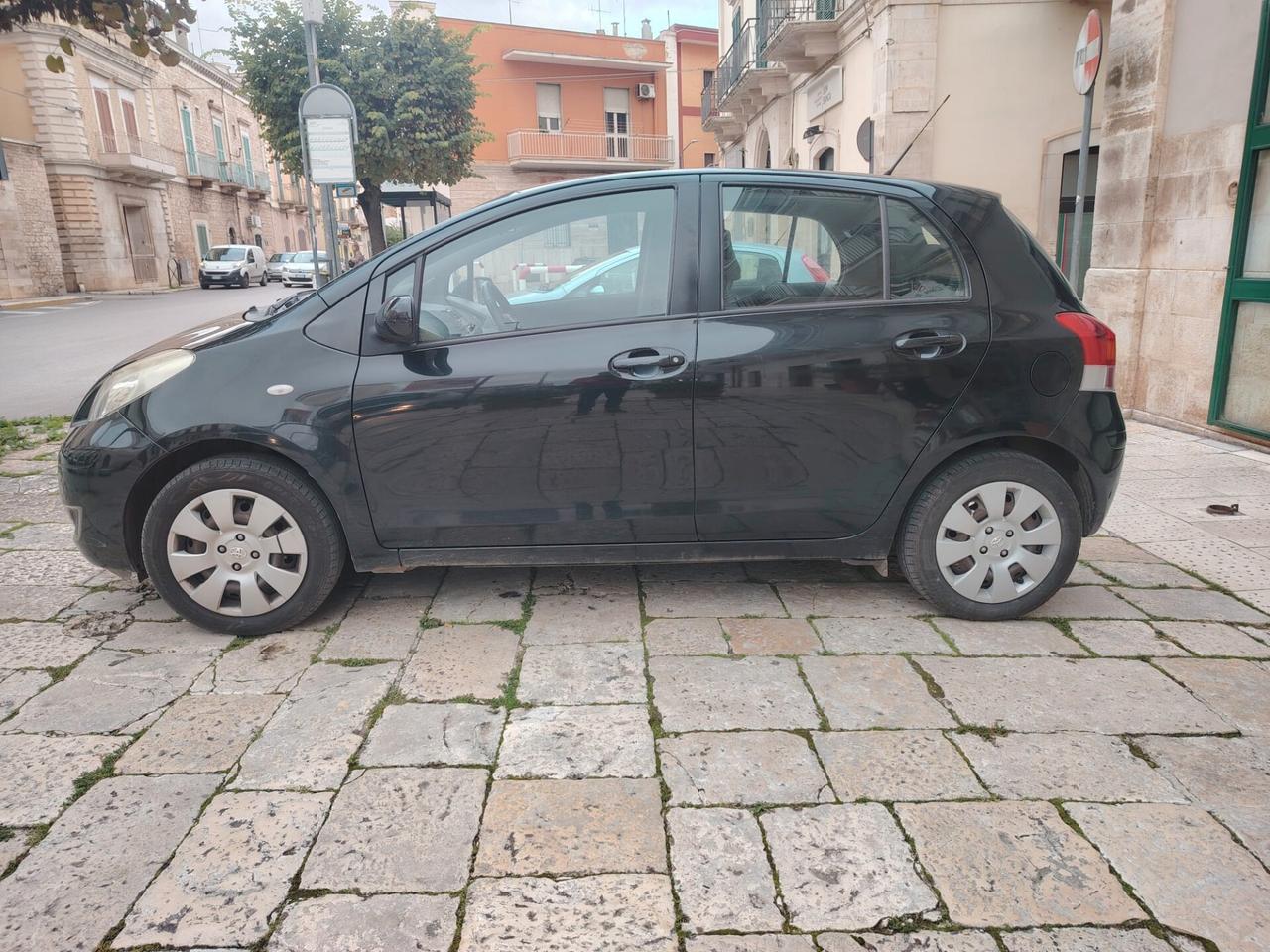 Toyota Yaris 1.0 5 porte Sol