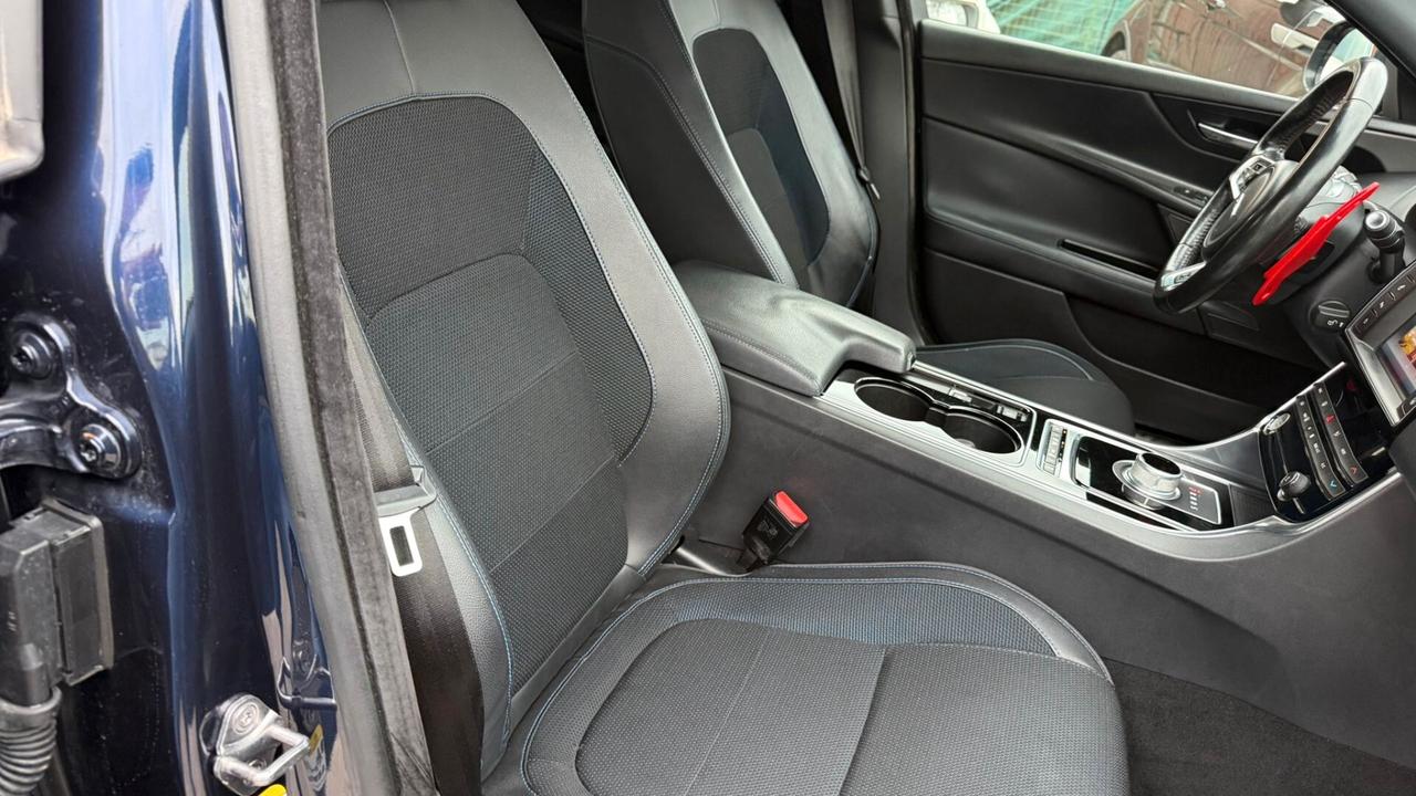 Jaguar XE 2.0 D Turbo Portfolio