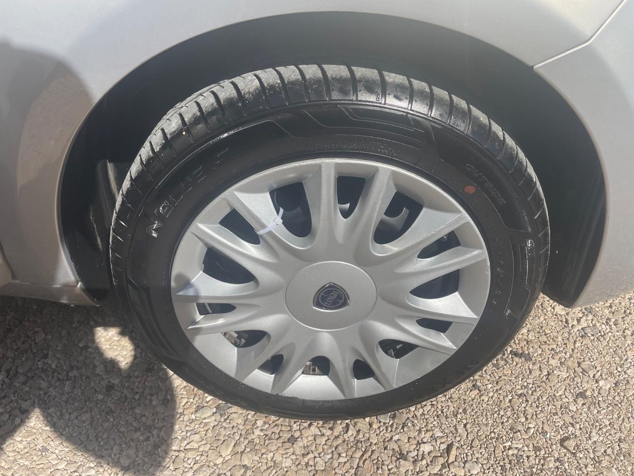 Lancia Ypsilon 1.2 69 CV 5 porte GPL Ecochic Silver