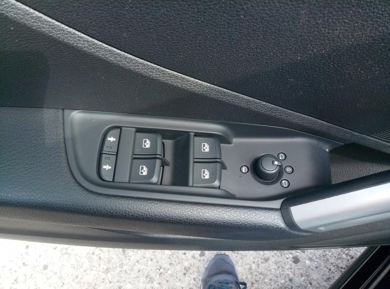 Audi Q2 30 TFSI Business Advanced