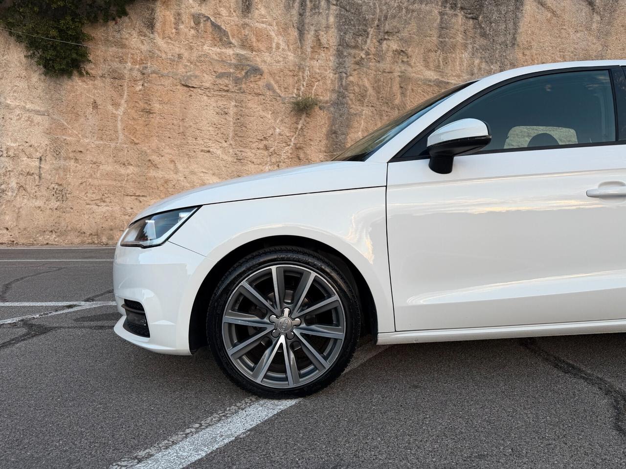 Audi A1 SPB ADMIRED/1.4 TDI 90CV/NAVI/NEOPATENTATI
